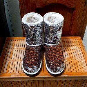 💛👢UGG Authentic Gold & Silver Sequined  Boots With Cozy Fur Inside Size 8